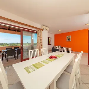 https://villa-lili-pula.in-istria.net